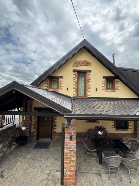 Auf dem Foto ist das Objekt Villa Nur Lakeview Dreams in der Stadt Mavrovo-Nationalpark zu sehen.