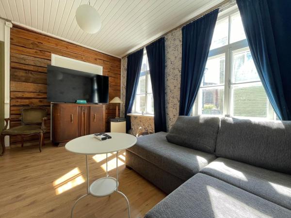 Na fotografii je vidět objekt Suur-Mere Guesthouse nacházející se ve městě Haapsalu.