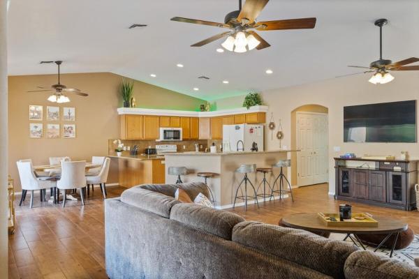 A la foto es mostra l'objecte Havasu Home 4bdrm3bth pool & casita situat a la ciutat de Lake Havasu City.