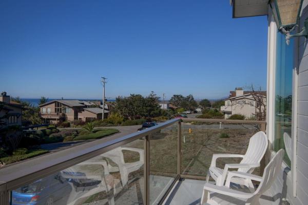 A la foto es mostra l'objecte Bailey's Beach House Monthly Only situat a la ciutat de Cambria.