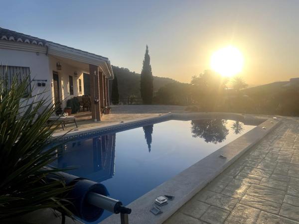 Na zdjęciu widoczny jest obiekt Luxury Pool Villa in Arenas - Andalusia położony w mieście Los Valverde.