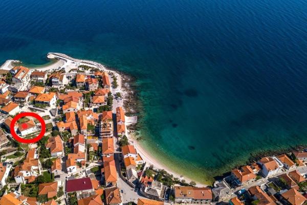 A la foto es mostra l'objecte Apartments by the sea Postira, Brac - 12291 situat a la ciutat de Postira.