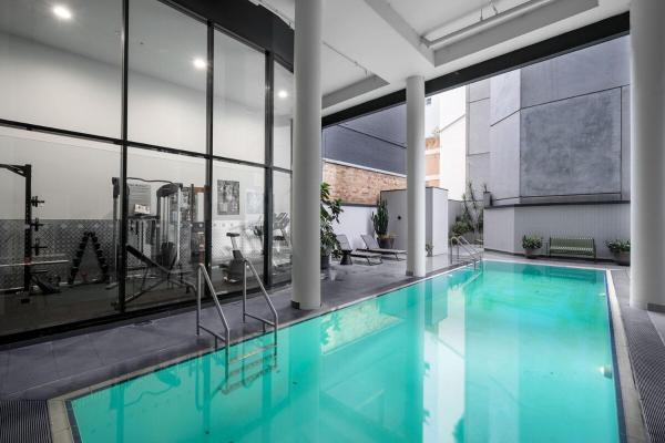 Stylish Cbd Surry Hills Apt With Pool, Gym And Two Monitor Ergonomic Chair Workstation - Sidney
