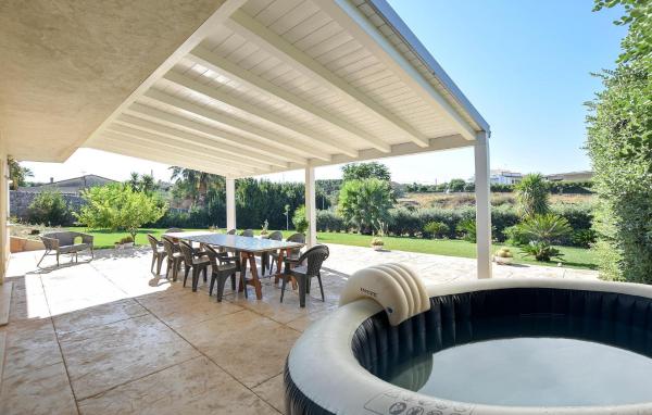 Na fotografii je vidět objekt Stunning Home In Modica With Sauna nacházející se ve městě Modica.