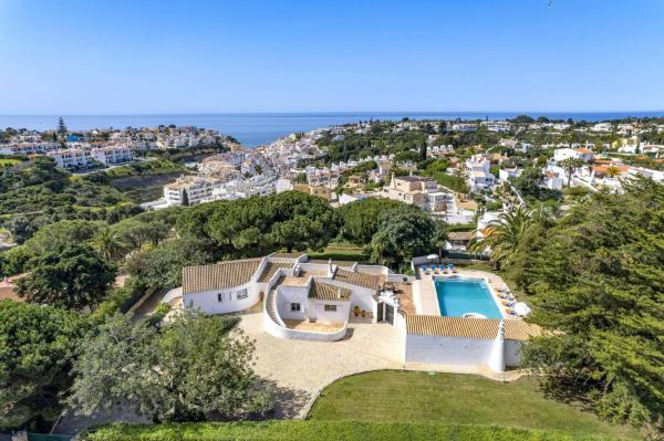 Στη φωτογραφία φαίνεται το αντικείμενο Villa Pinehill by Villa Plus που βρίσκεται στην πόλη Carvoeiro.