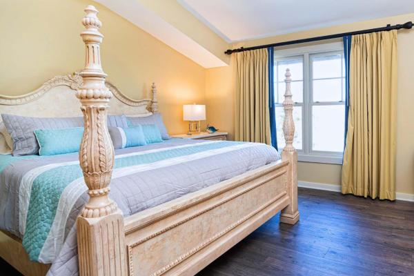 På bildet vises objektet Top Floor King Suite-Kitchenette-4304L som ligger i byen St. Augustine.