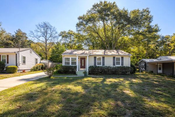 Na zdjęciu widoczny jest obiekt Charming 4BR Home with Spacious Backyard położony w mieście North Augusta.