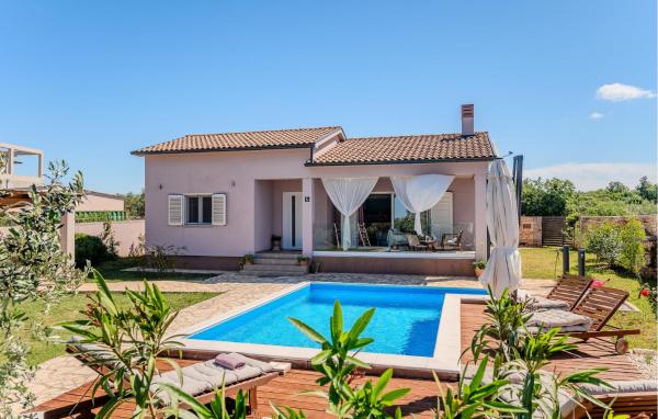 Na fotografii je vidět objekt Two-Bedroom Holiday Home In Vodnjan nacházející se ve městě Vodnjan.