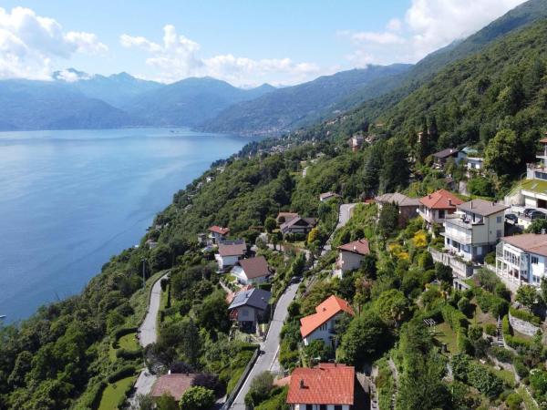 På bildet vises objektet Villa in Valdora with Lake Maggiore Views som ligger i byen Ghiffa.