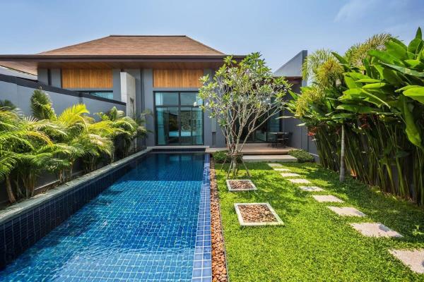A la foto es mostra l'objecte VILLA MIRIAMA| 2 Bedroom private pool villa in popular Saiyuan Estate | 5 min to Naiharn Beach situat a la ciutat de Rawai Beach.