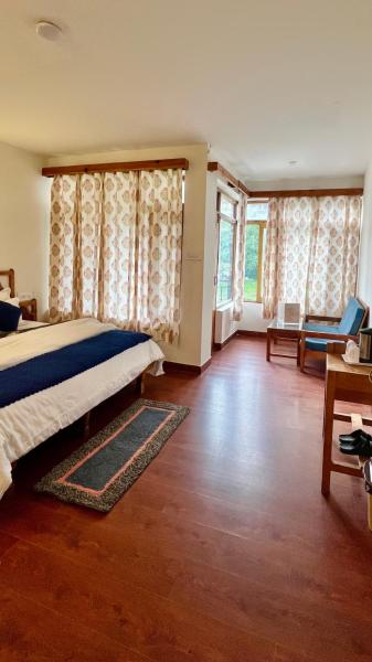 A la foto es mostra l'objecte Tourist Hotel 10 minutes walking distance from the mall situat a la ciutat de Manāli.