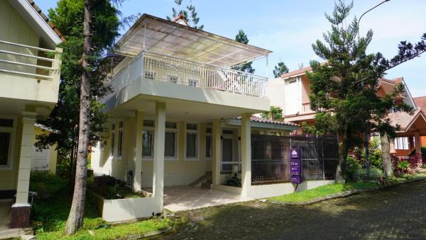 A la foto es mostra l'objecte Diyar Villas Puncak R7-3 situat a la ciutat de Puncak.