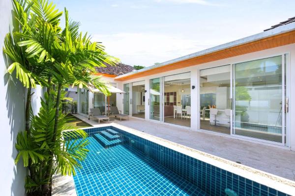 A la foto es mostra l'objecte Villa Maya 2BR private pool villa Nai Harn beach situat a la ciutat de Rawai Beach.
