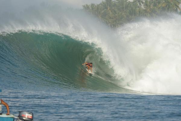 写真にはLagudri市にあるNias Falaga Homeが写っています。
