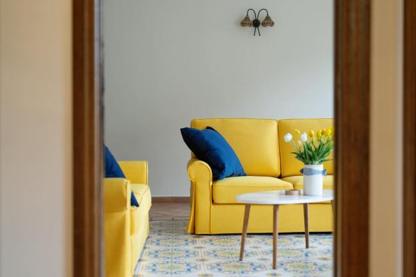 Na fotografii je vidět objekt Luna Guest House nacházející se ve městě Vico Equense.