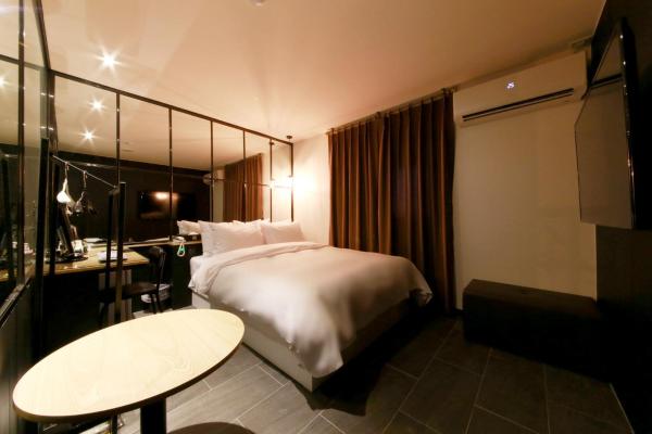 A la foto es mostra l'objecte Hotel Moon situat a la ciutat de Anyang.
