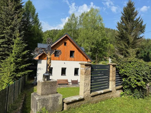 På billedet ses objektet U Křížku - Chalupa s duší beliggende i byen Desná.