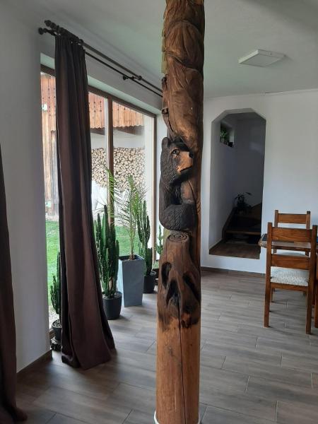 Op de foto is het object Vilmos Vendégház te zien, gelegen in de stad Vărşag.