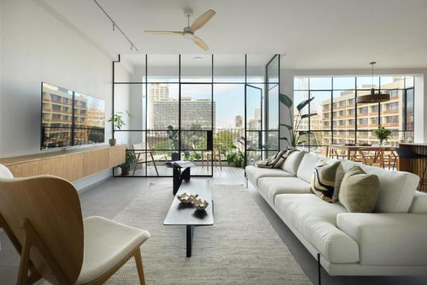Picturesque 3BR Apt w Panoramic Views in Tel Aviv with Shelter by Sea N' Rent, Tel Aviv
