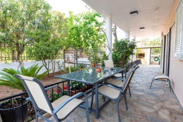 Na foto é possível ver o objeto Pyramisa House Free Shuttle From And To Athens Airport localizado na cidade de Spáta.