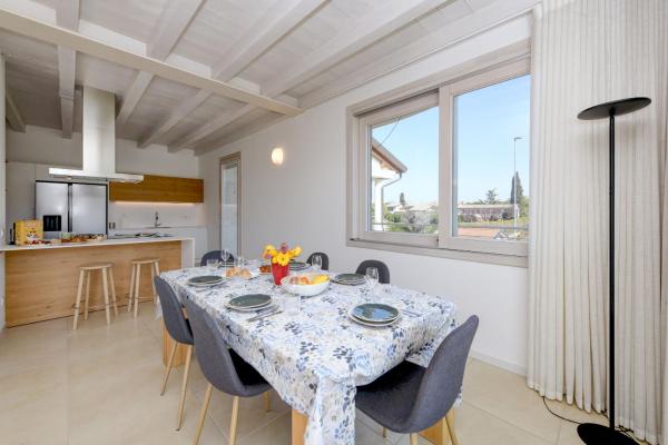 A la foto es mostra l'objecte Caesar Sirmione Luxury Apartment M14 situat a la ciutat de Sirmione.