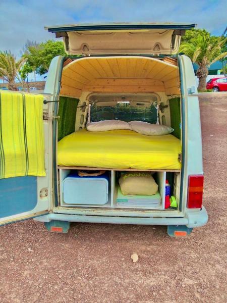 A la foto es mostra l'objecte Vamos A La Playa De Fuerteventura situat a la ciutat de Corralejo.