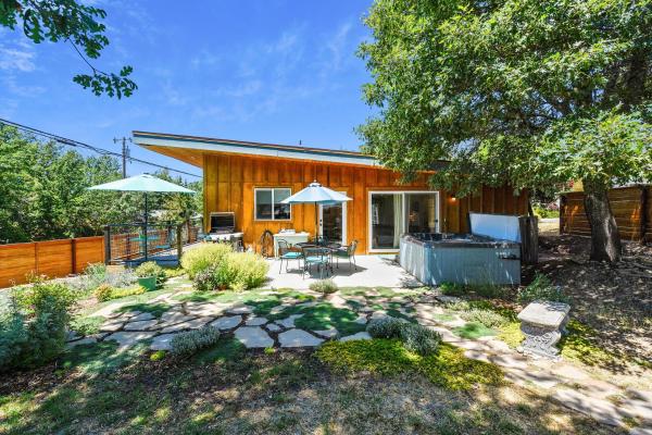 Celias Garden - Occidental, CA