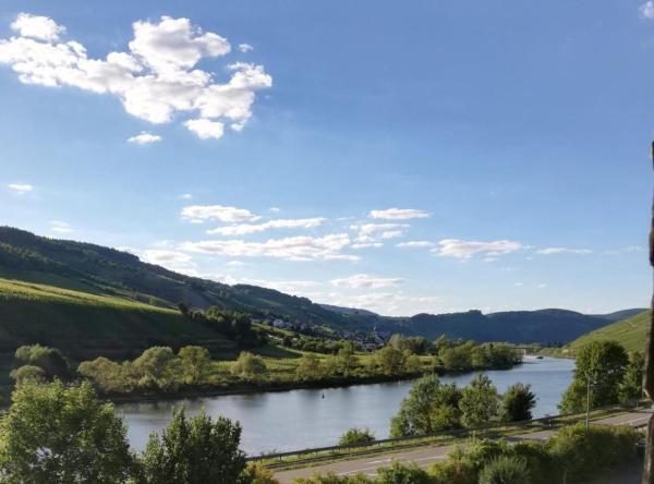 A la foto es mostra l'objecte Moselhof situat a la ciutat de Burg.