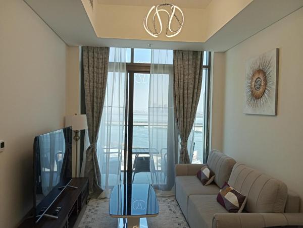 A la foto es mostra l'objecte Bespoke Holiday Homes - 1BR Apartment with Creek View in Al Jaddaf situat a la ciutat de Dubai.