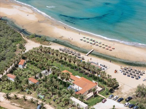 Op de foto is het object La Palma Beachfront Suites te zien, gelegen in de stad Georgioupolis.