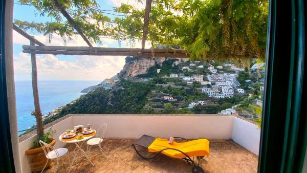 A la foto es mostra l'objecte Casa Sopramare appartamento con terrazzo panoramico vista mare situat a la ciutat de Amalfi.
