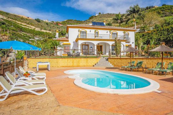 写真にはトロクス市にあるVilla Aguedaが写っています。