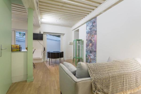 Character apartment 6 people - city center, Lione