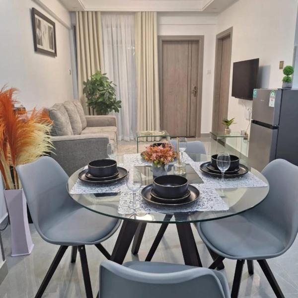 Elegant 1BR And Bonus Room, Valley, Найроби