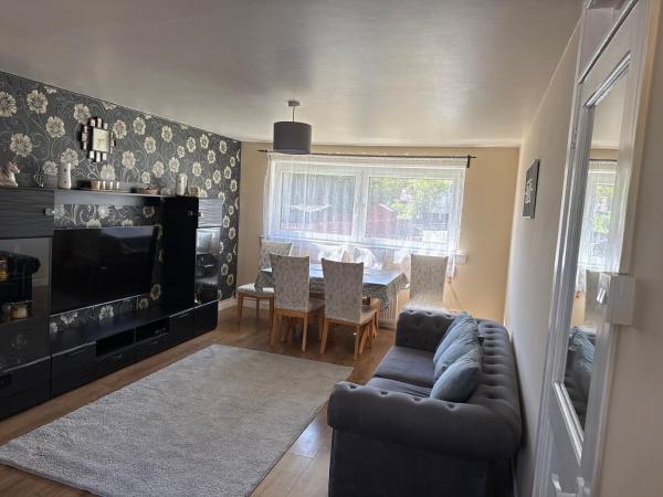 A la foto es mostra l'objecte It is a spacious and beautiful home situat a la ciutat de Balerno.