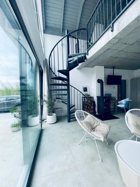 Auf dem Foto ist das Objekt Hampton Zalew Zegrzyński Cupel in der Stadt Nowa Wieś zu sehen.