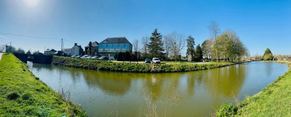 A la foto es mostra l'objecte Relais Guinguette situat a la ciutat de Tinténiac.
