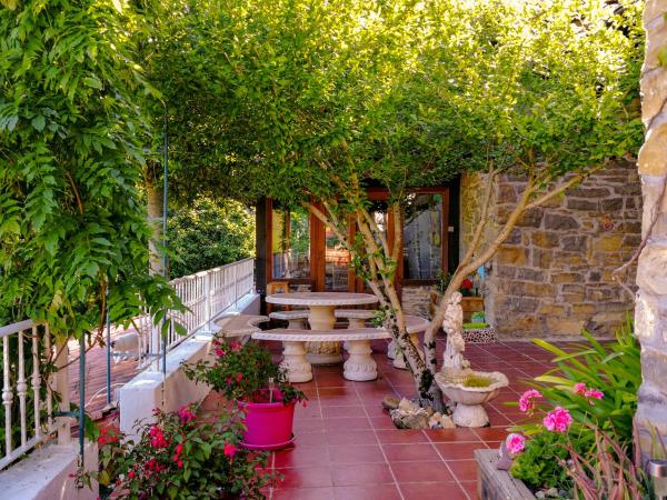 A la foto es mostra l'objecte Stunning farmhouse in Pyrenees situat a la ciutat de Oiz.