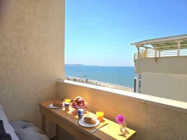 Na fotografii je vidět objekt Sea View Holiday Apartment 073 nacházející se ve městě Durrës.