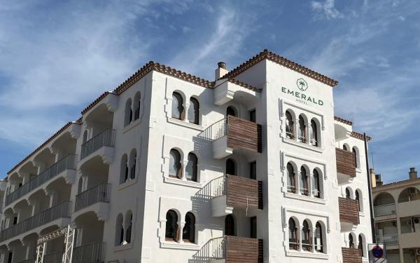På billedet ses objektet Emerald Sun Hotel beliggende i byen Cambrils.