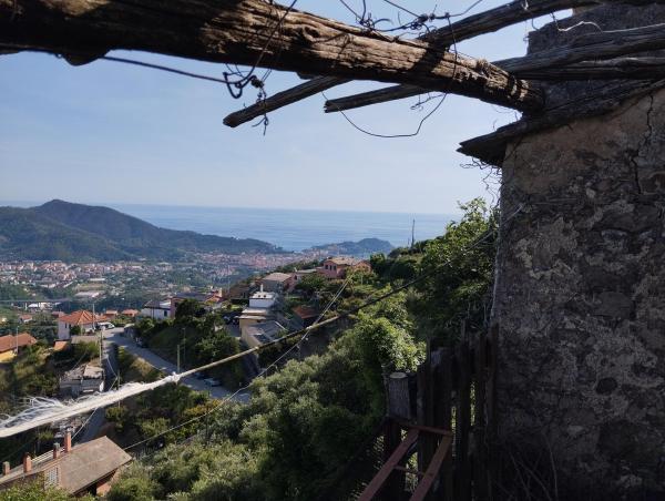 På bilden syns objektet Casetta Nel Borgo som ligger i staden Sestri Levante.