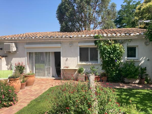 A la foto es mostra l'objecte Studio Lumineux 2 adultes et 1enfant situat a la ciutat de Lunel.