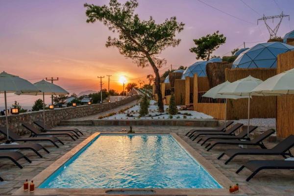 På billedet ses objektet Kalkan Kingdome Deluxe Glamping beliggende i byen Kaş.