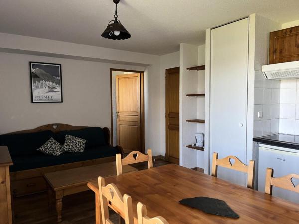 The photo shows the Résidence Hameau De Balestas Mp - T3/6pers ABELLANS 112-Peyresourde MAE-9474 located in the city of Germ.