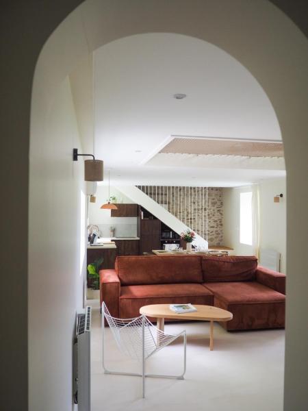 A la foto es mostra l'objecte Maison Pernette, cocon d'évasion avec bain nordique situat a la ciutat de Montmelard.