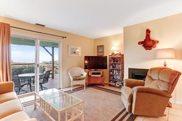 Na fotografii je vidět objekt Dog Friendly-Enjoy the Sun and Endless Ocean Views from the Upper Deck 2158A S Fletcher Ave nacházející se ve městě Fernandina Beach.