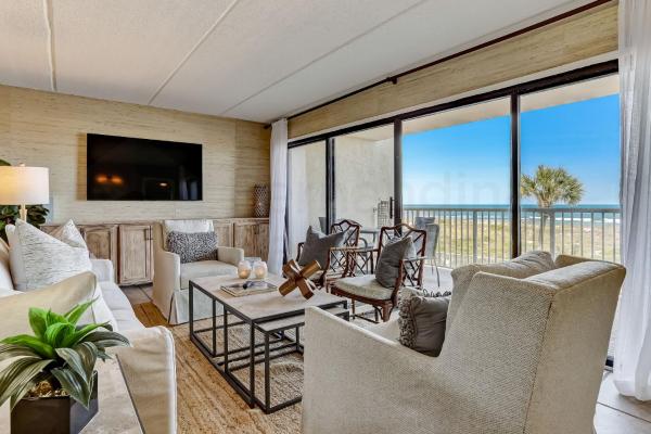 A la foto es mostra l'objecte Renovated & Beautiful! Enjoy the amazing views from this oceanfront condo with Fishing Pier! 220 Amelia by the Sea situat a la ciutat de Fernandina Beach.