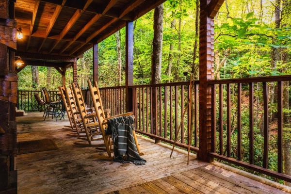 写真にはHatchertown市にあるCreekside Smoky Mountainsが写っています。