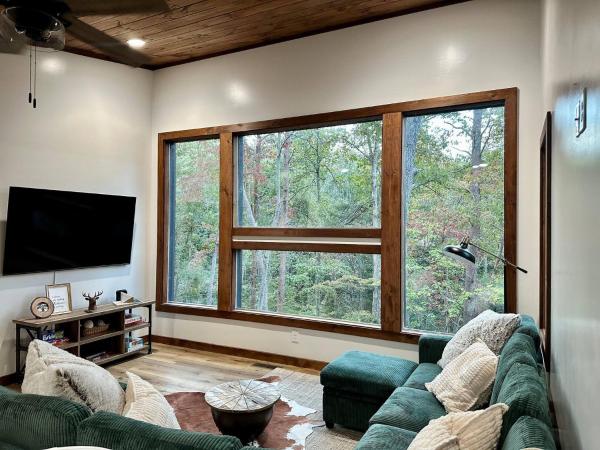 På billedet ses objektet Modern Luxe Cabin! River Fun, Deer, Pool & Firepit beliggende i byen Webb.