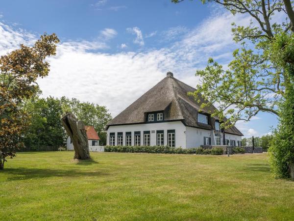 A la foto es mostra l'objecte Peaceful Farmstay with Terrace situat a la ciutat de De Cocksdorp.